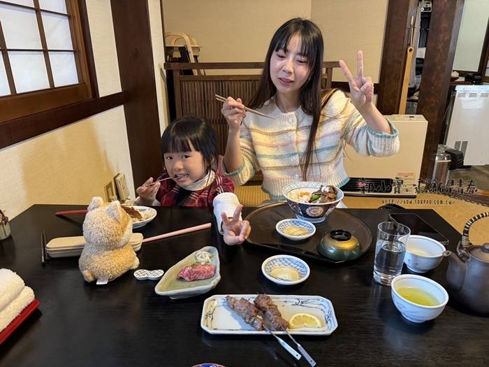 。岐阜縣ぎふけんGO_『美食。岐阜高山』やぐら櫓和食｜高山30年在地老店｜滿滿在地老人家指定聚餐小店｜美味飛騨牛郭小寶‧這就是青春 - 郭小寶‧這就是青春