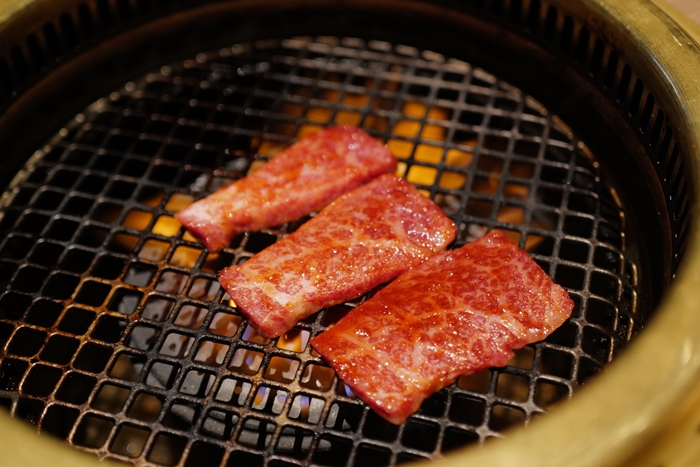 。福岡縣ふくおかけんGO_『美食食記。福岡博多』利花苑韓式燒肉 明治通り店｜A5高檔和牛專門店｜服務氣氛都一流的燒肉店郭小寶‧這就是青春 - 郭小寶‧這就是青春